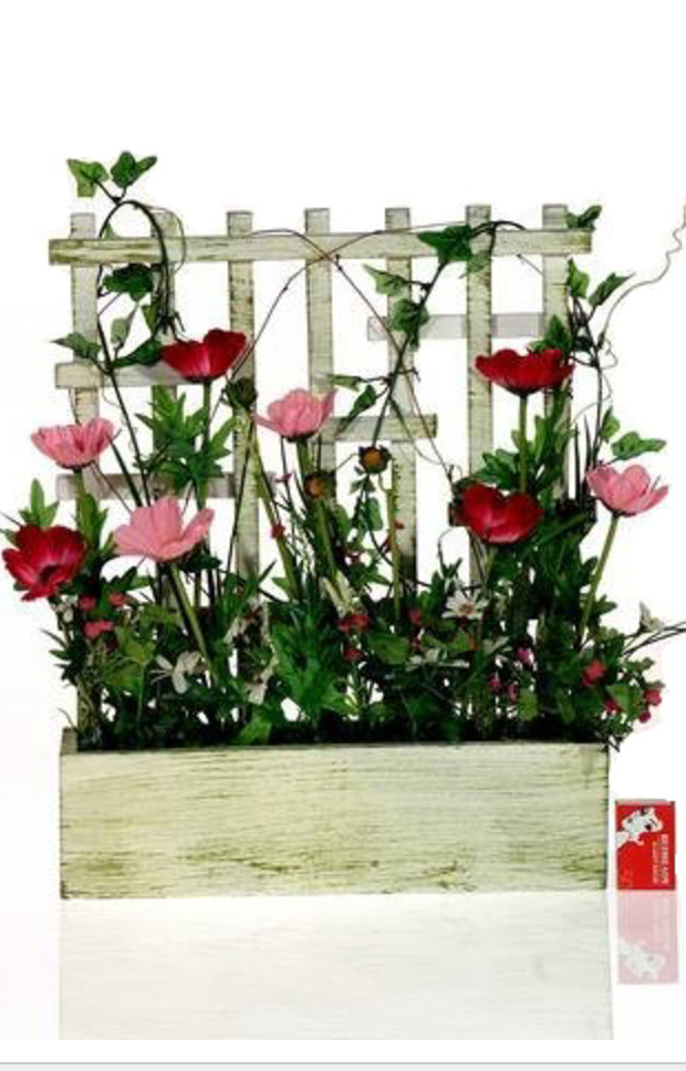 Trellis Back Cottage Arrangement